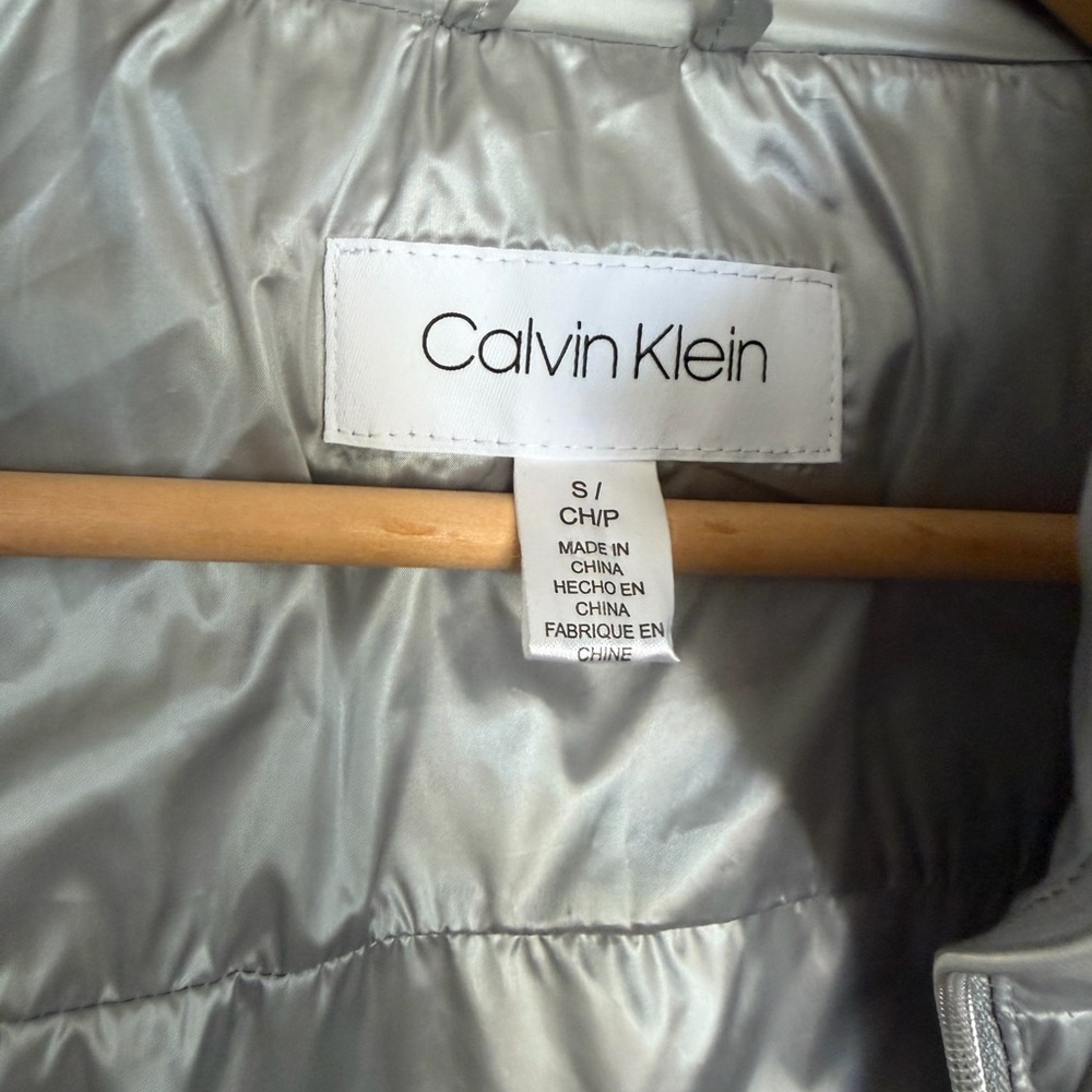 Calvin Klein Women’s Small Athleisure Casual Puffer Normcore Chic Vest Outdoor - Picture 3 of 5